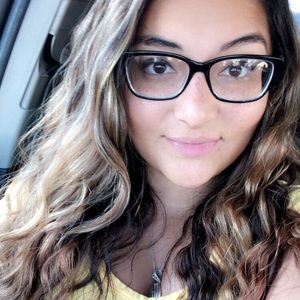 Meet your Posher, Monique